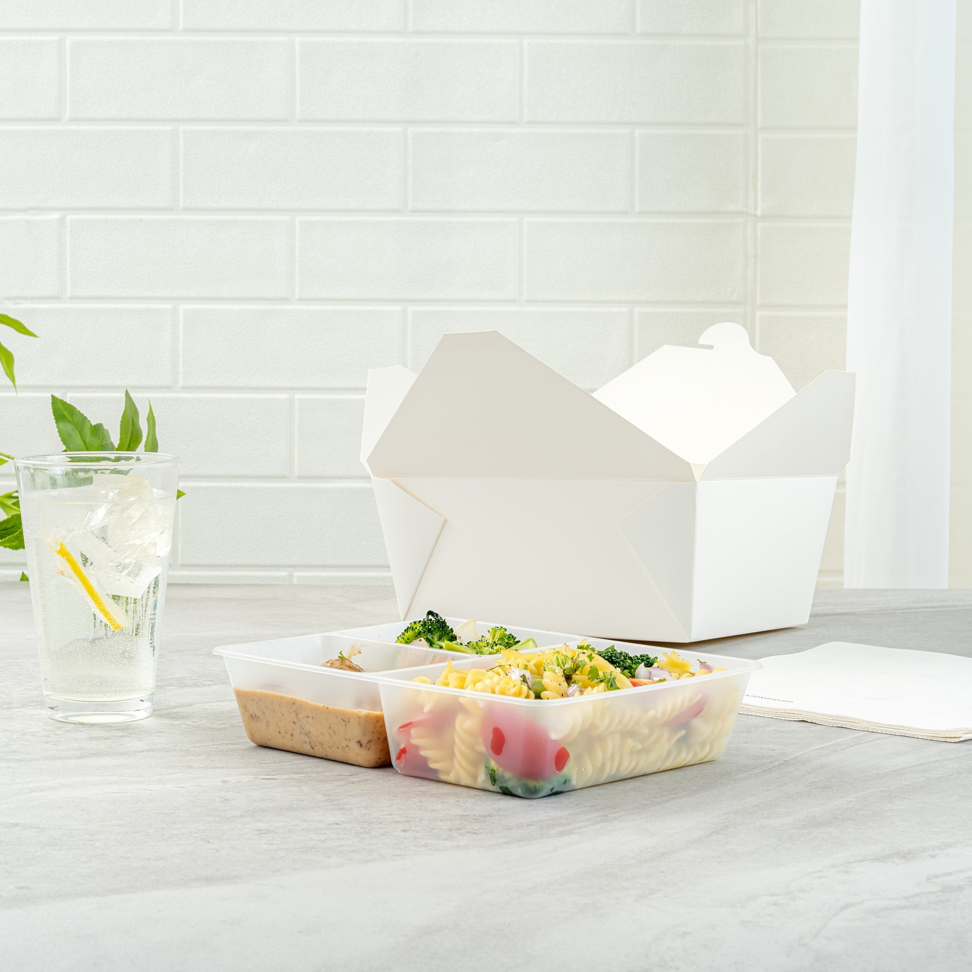 Bio Tek 40 oz White Plastic 3-Compartment Insert Tray - Fits 49 / 71 / 98 Bio Box Take Out Container, Microwave-Safe - 200 count box