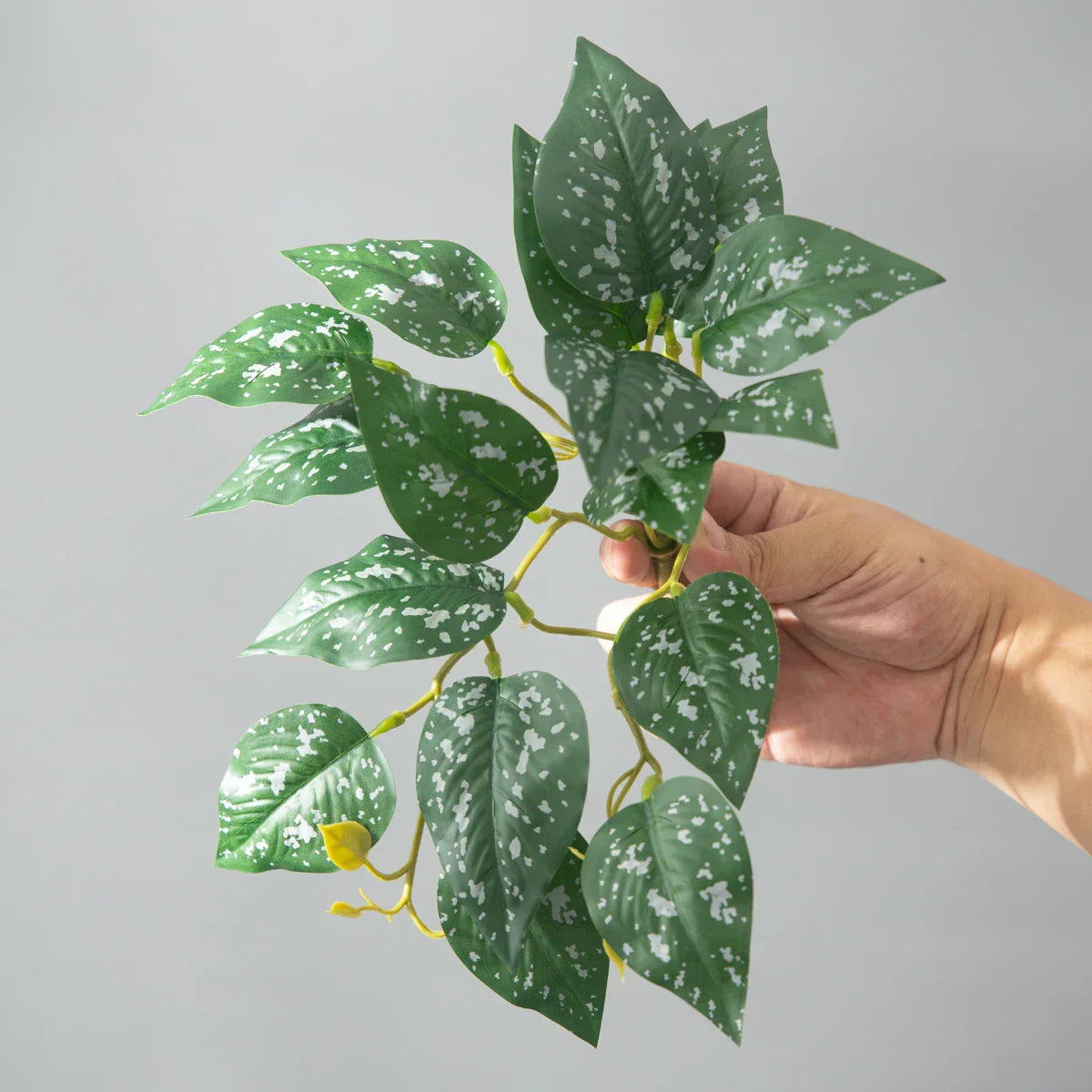Dlight Decor 25cm Monstera Leaf Vine for Desktop and Holiday Decor