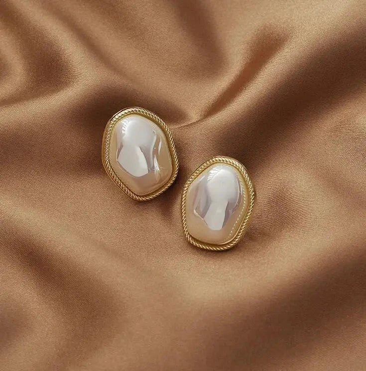 Vintage Circle Drop Earrings – Baroque Pearl Gold Earclips for Women