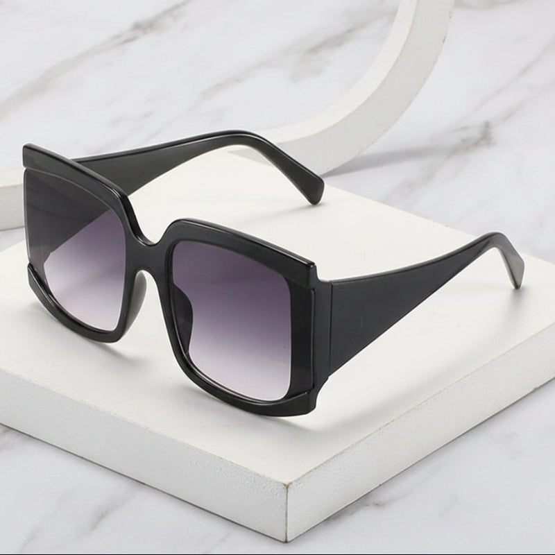 VINTAGE VIBE: Bold Square Oversized Retro Sunglasses