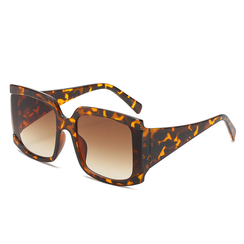VINTAGE VIBE: Bold Square Oversized Retro Sunglasses