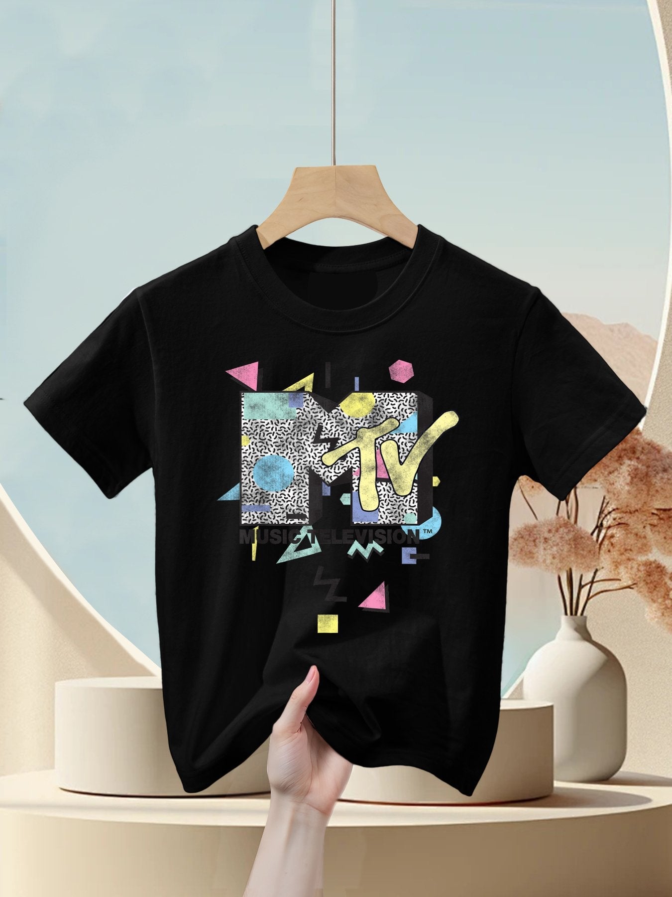 MTV Retro Shape Design Logo Graphic Kids T-Shirt