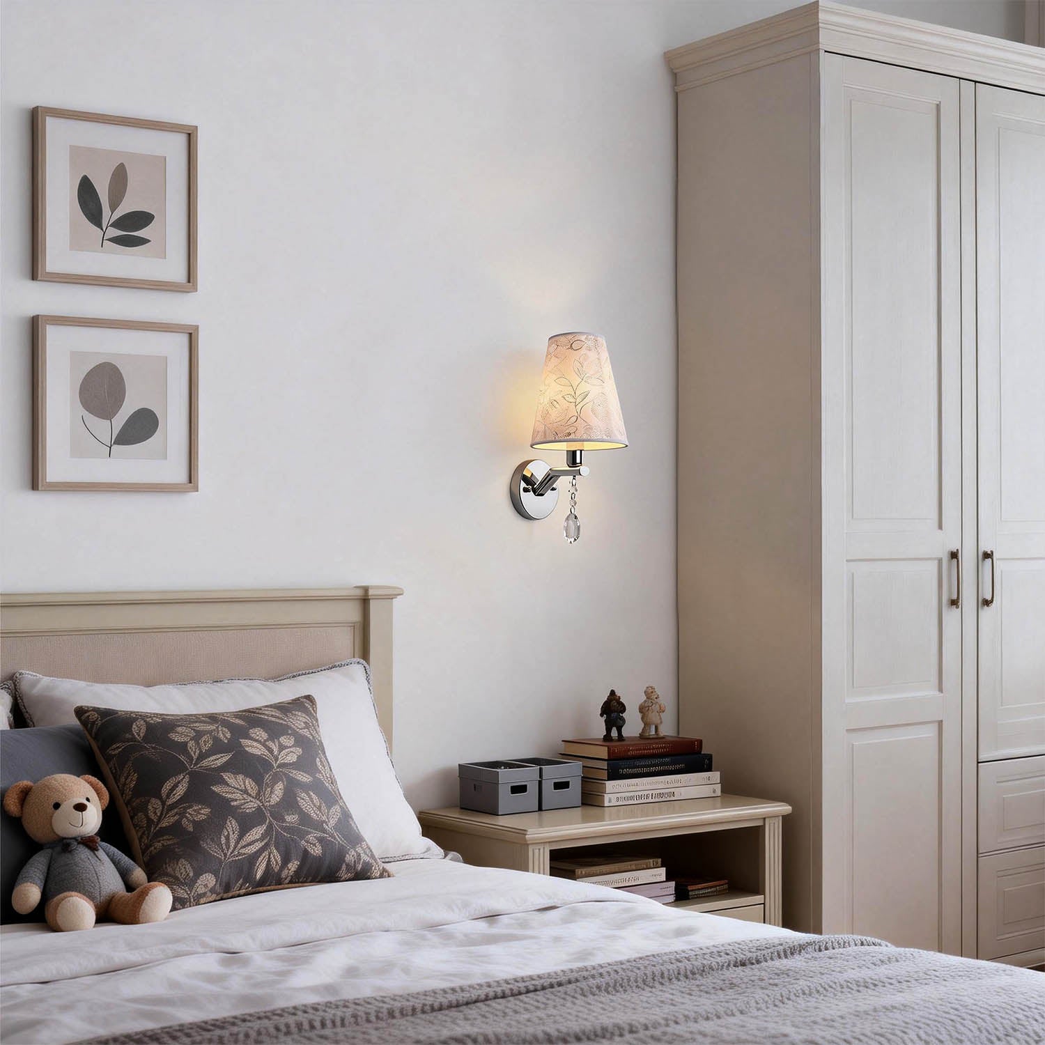 Lynar Wall Light