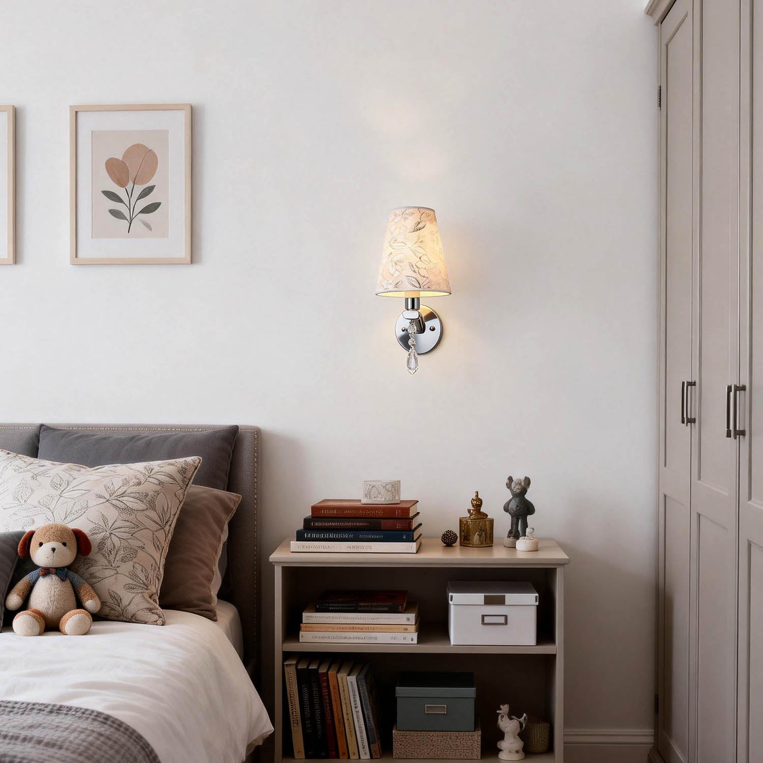 Lynar Wall Light