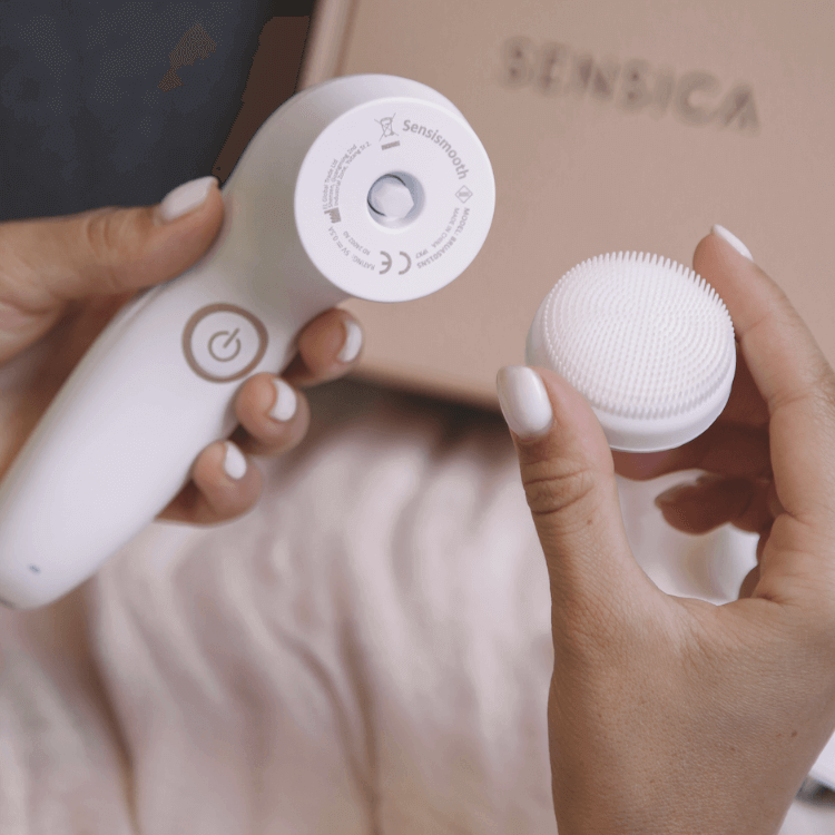 Sensismooth™ Exfoliating Skin Buffer